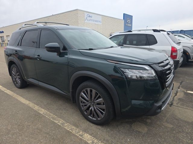 2023 Nissan Pathfinder SL