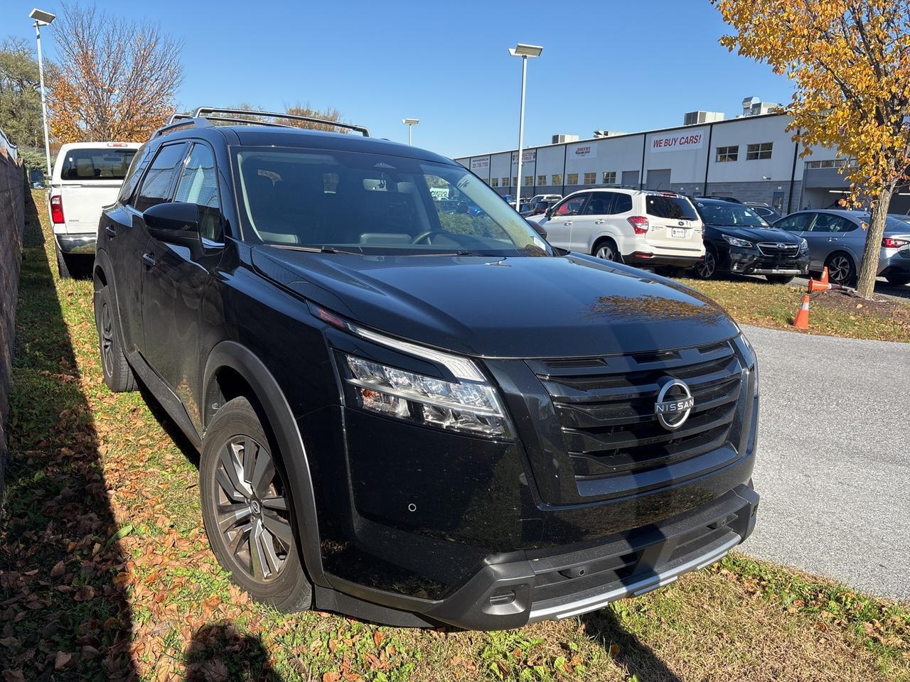 2023 Nissan Pathfinder SL