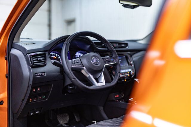 2023 Nissan Qashqai AWD SV Roof BCam Red Deer AB