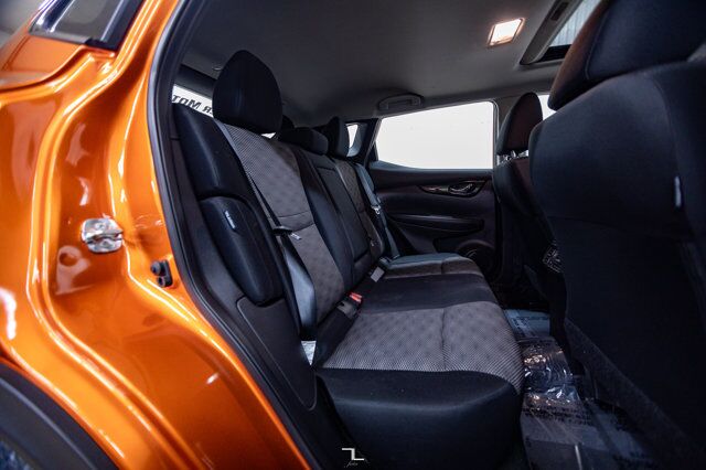 2023 Nissan Qashqai AWD SV Roof BCam Red Deer AB