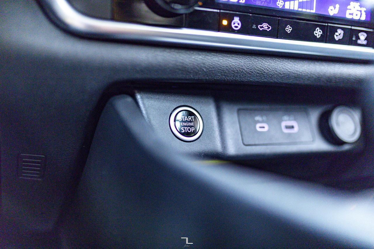 2023 Nissan Rogue AWD SV Midnight Leather Roof BCam Red Deer AB