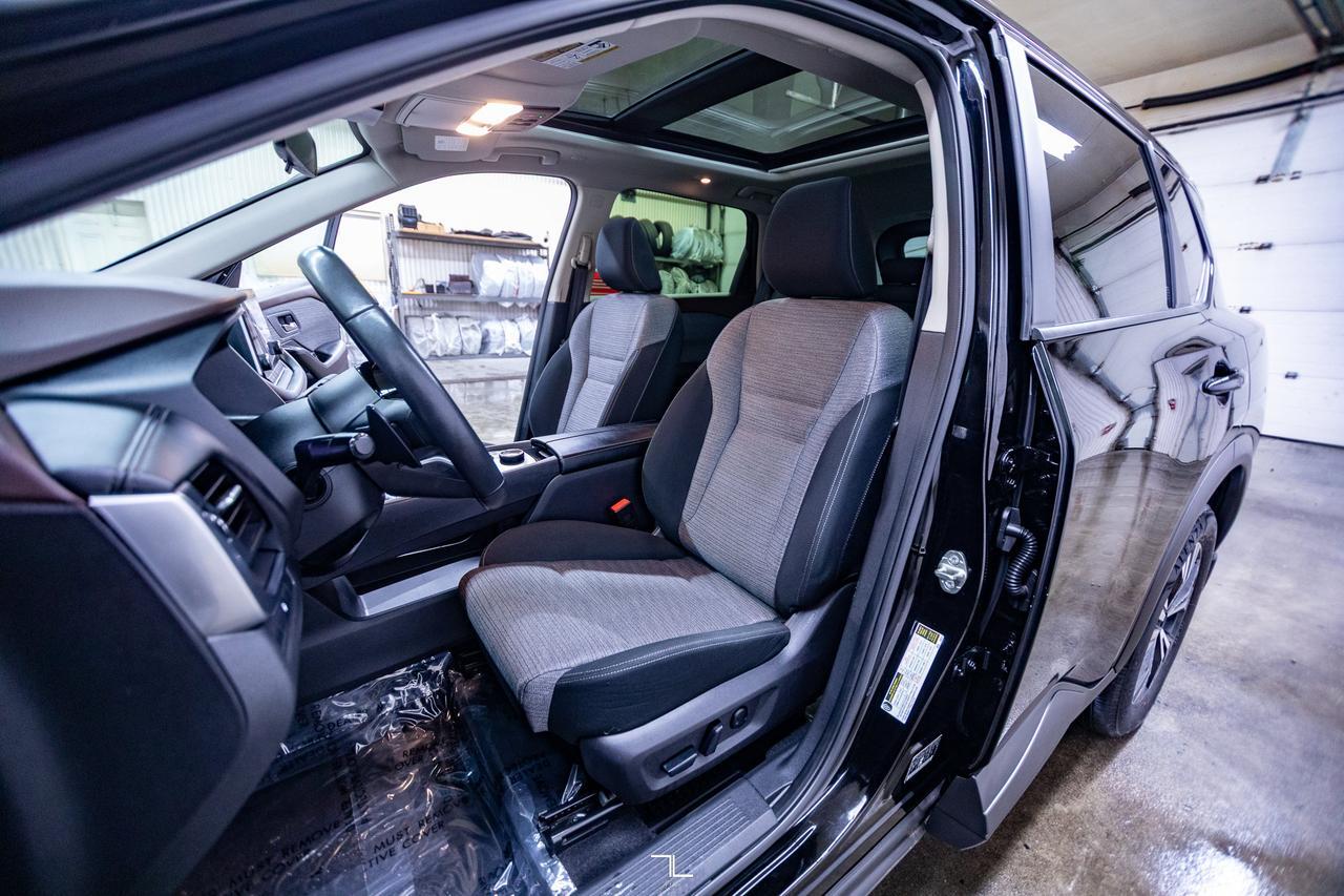 2023 Nissan Rogue AWD SV Moonroof BCam Red Deer AB