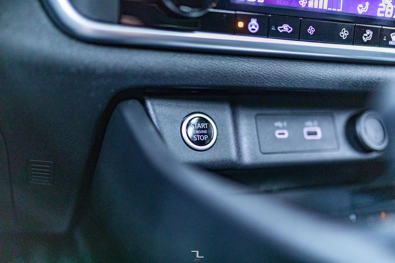 2023 Nissan Rogue AWD SV Moonroof BCam Red Deer AB