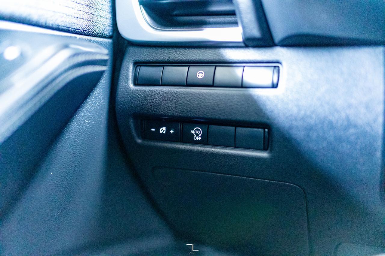 2023 Nissan Rogue AWD SV Moonroof BCam Red Deer AB