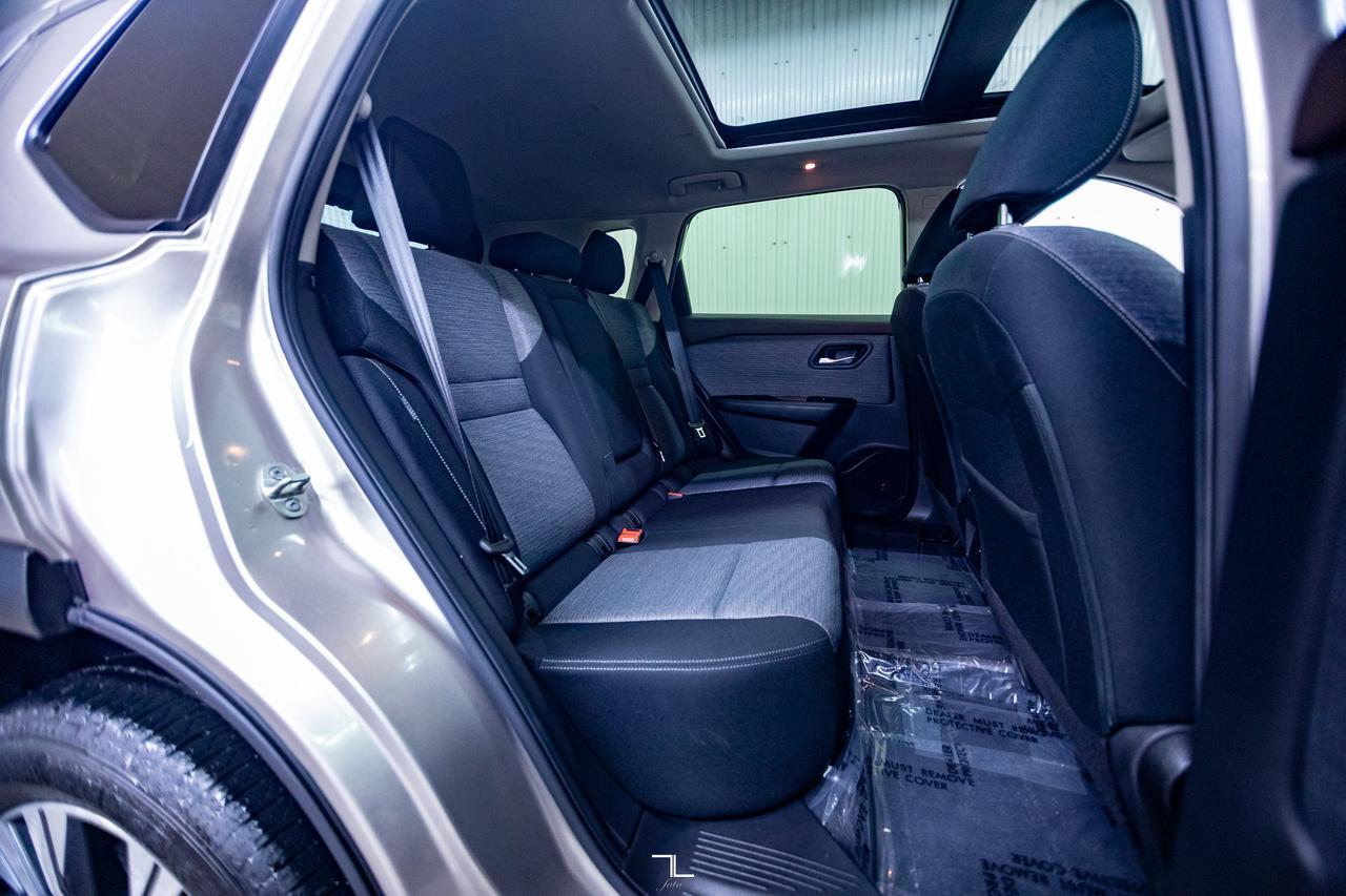 2023 Nissan Rogue AWD SV Moonroof BCam Red Deer AB