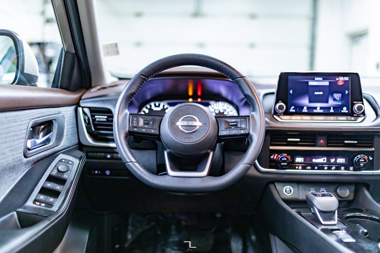 2023 Nissan Rogue AWD SV Moonroof BCam Red Deer AB