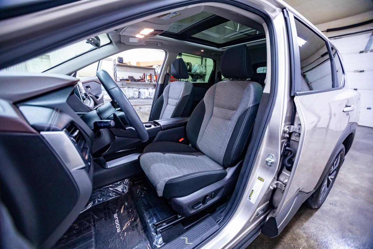 2023 Nissan Rogue AWD SV Moonroof BCam Red Deer AB