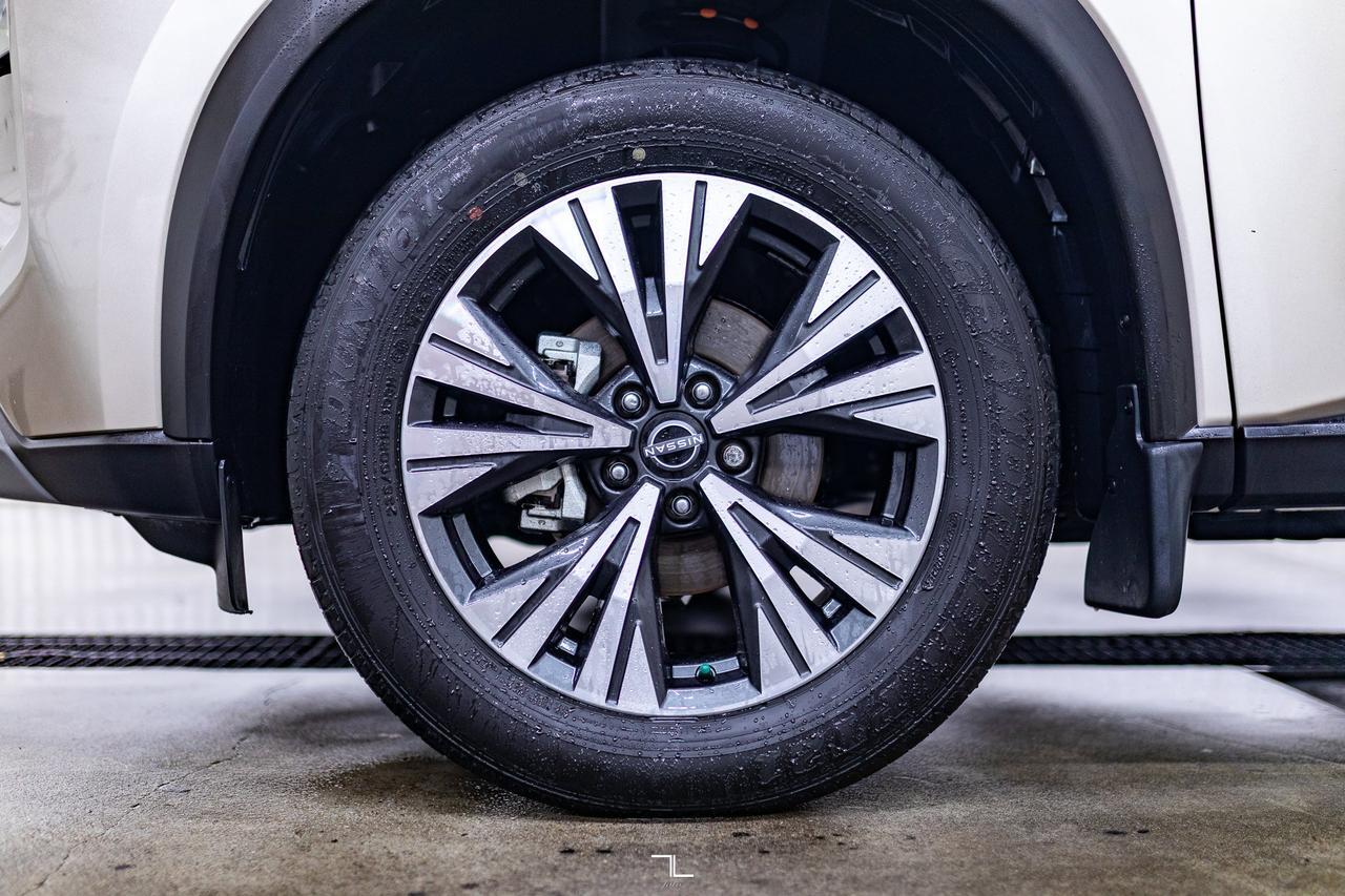 2023 Nissan Rogue AWD SV Moonroof BCam Red Deer AB