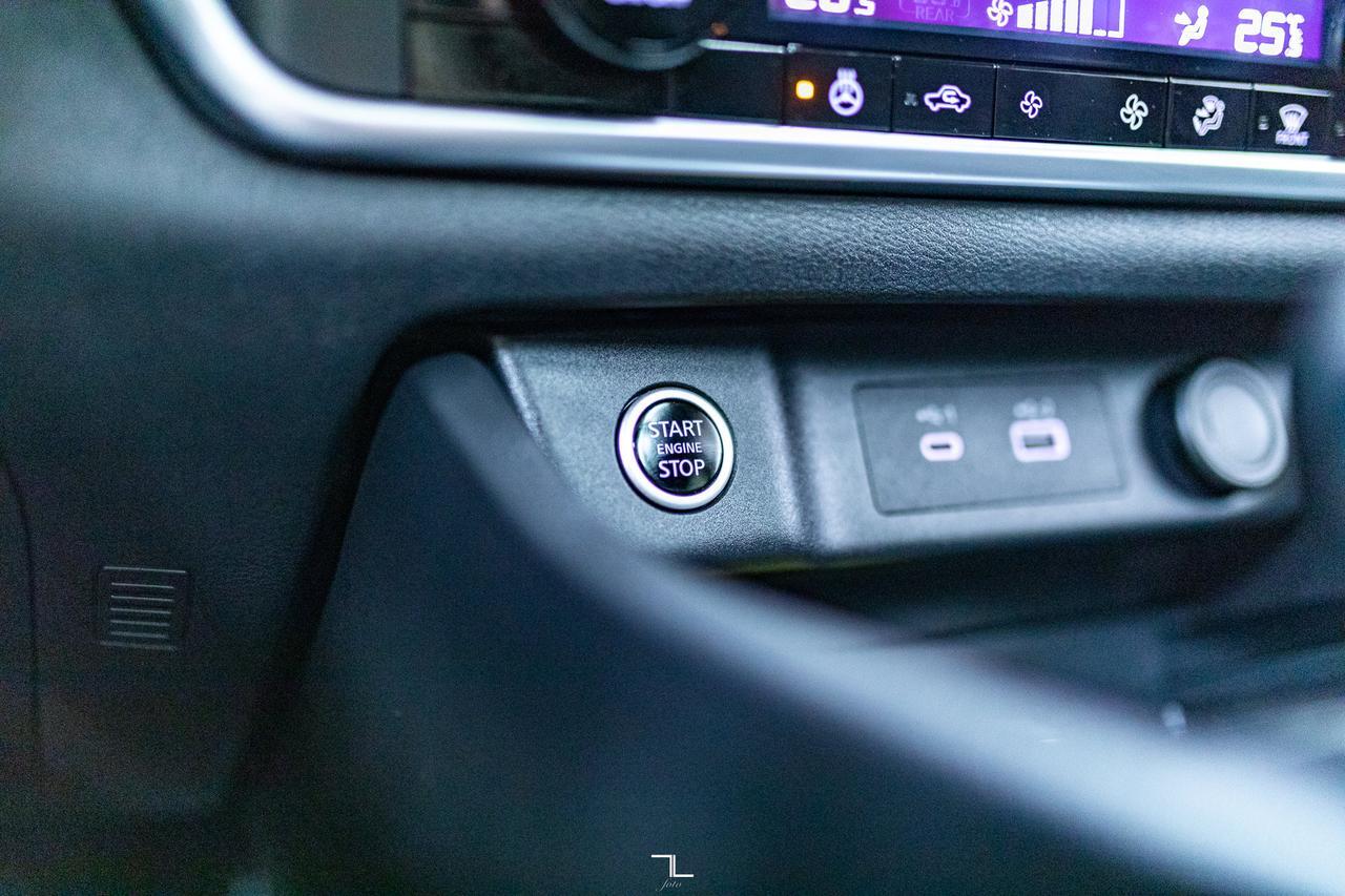 2023 Nissan Rogue AWD SV Moonroof BCam Red Deer AB