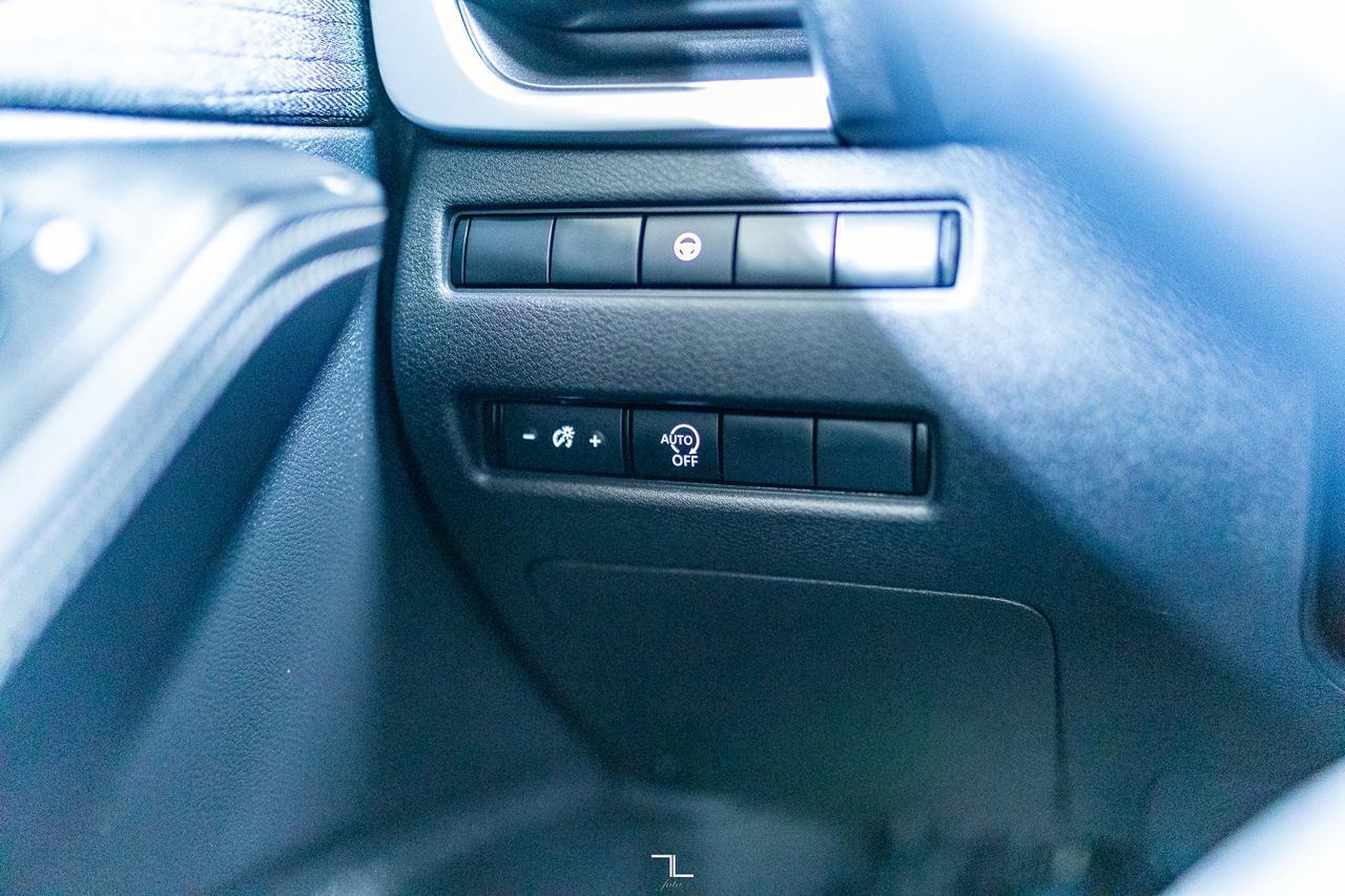 2023 Nissan Rogue AWD SV Moonroof BCam Red Deer AB