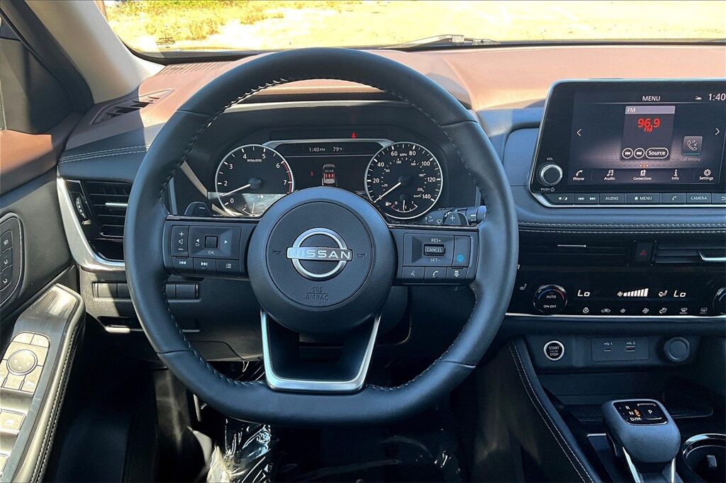 2023 Nissan Rogue SL photo 5