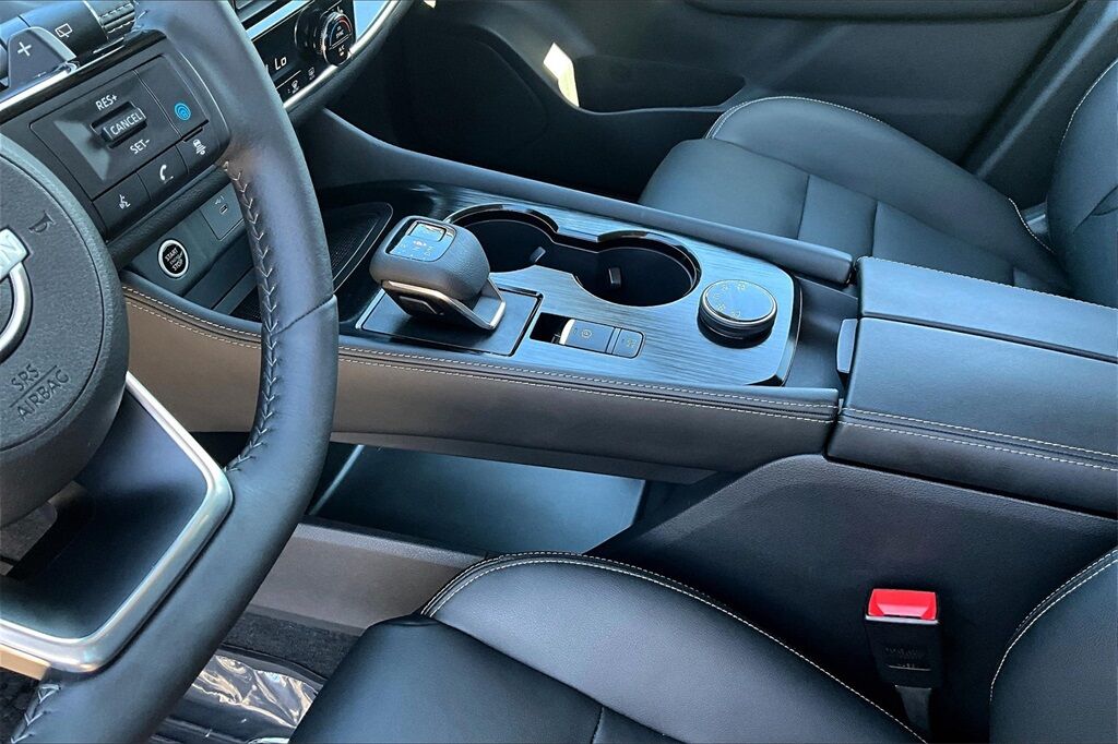 2023 Nissan Rogue SL photo 16