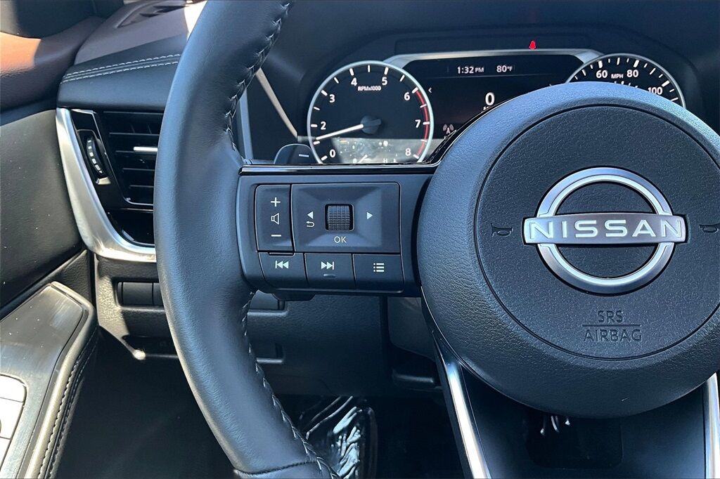 2023 Nissan Rogue SL photo 23