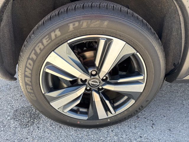 2023 Nissan Rogue SL Random Lake WI