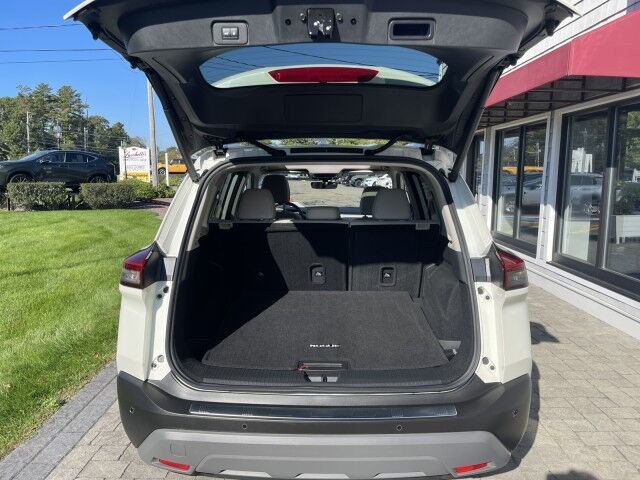 2023 Nissan Rogue SV photo 19