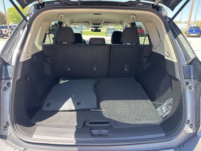 2023 Nissan Rogue SV Random Lake WI