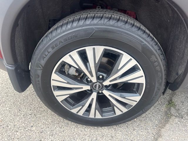 2023 Nissan Rogue SV Random Lake WI