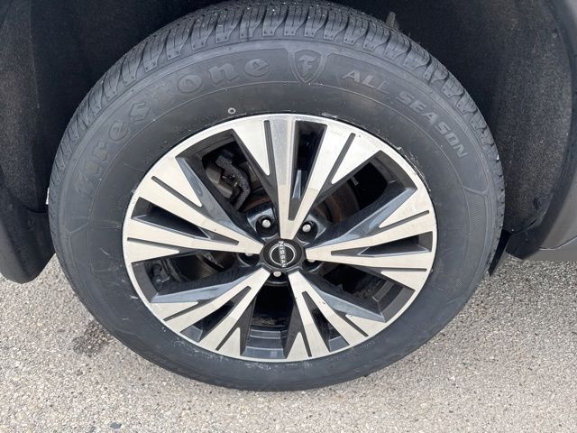 2023 Nissan Rogue SV Random Lake WI