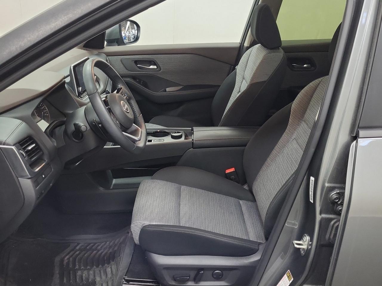 2023 Nissan Rogue SV Moonroof | PANOROOF | LOWKMS | HTD & PWR SEATS | BACKUPCAM | BSPOT | ONEOWNER | NOACCIDENT Toronto ON