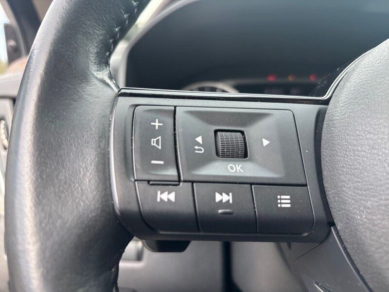2023 Nissan Rogue SV photo 18