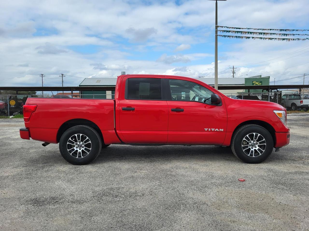 2023 Nissan Titan Crew Cab SV