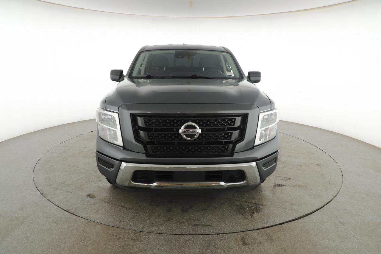 2023 Nissan Titan SV