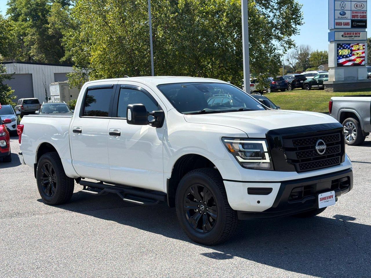 2023 Nissan Titan SV
