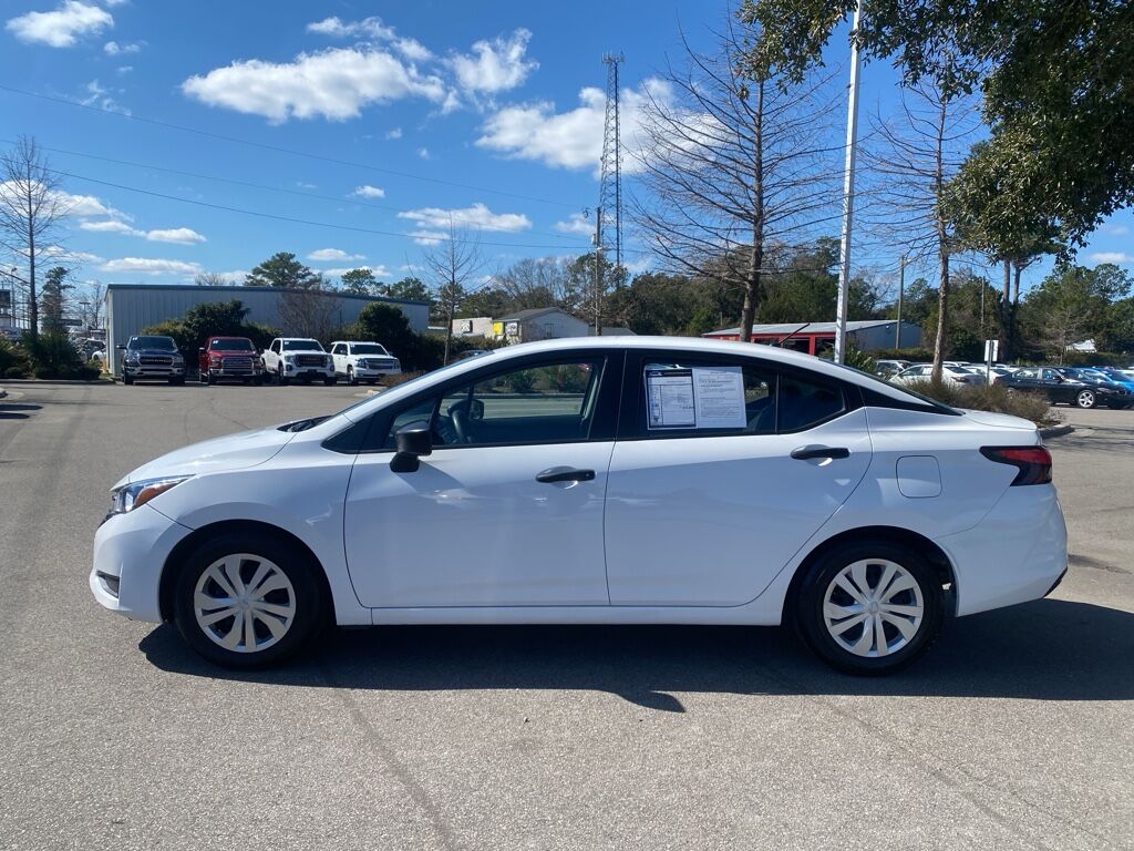 2023 Nissan Versa sv