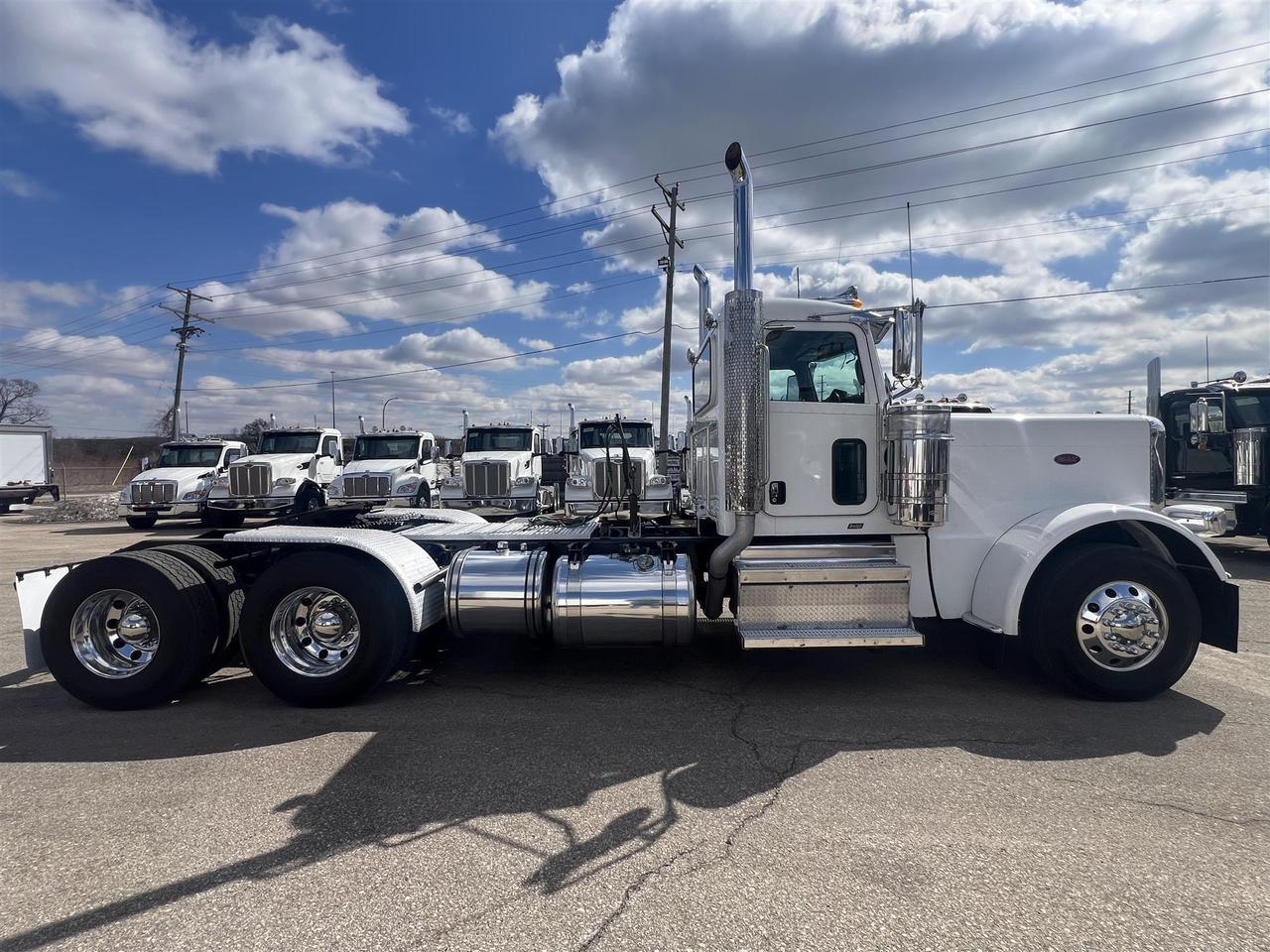 2023 Peterbilt 389 Rochester MN