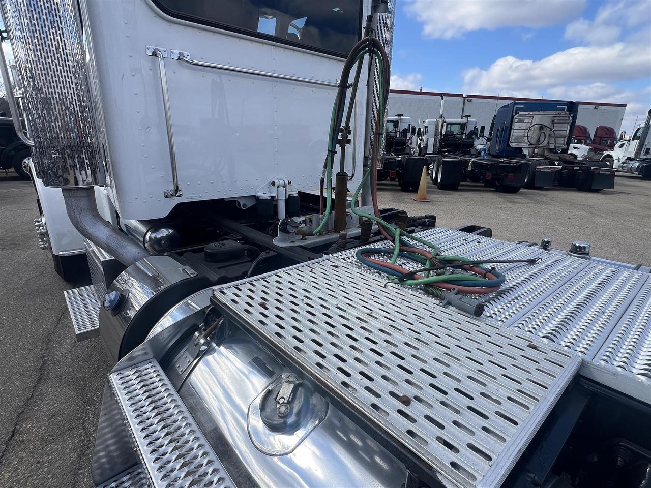 2023 Peterbilt 389 Rochester MN