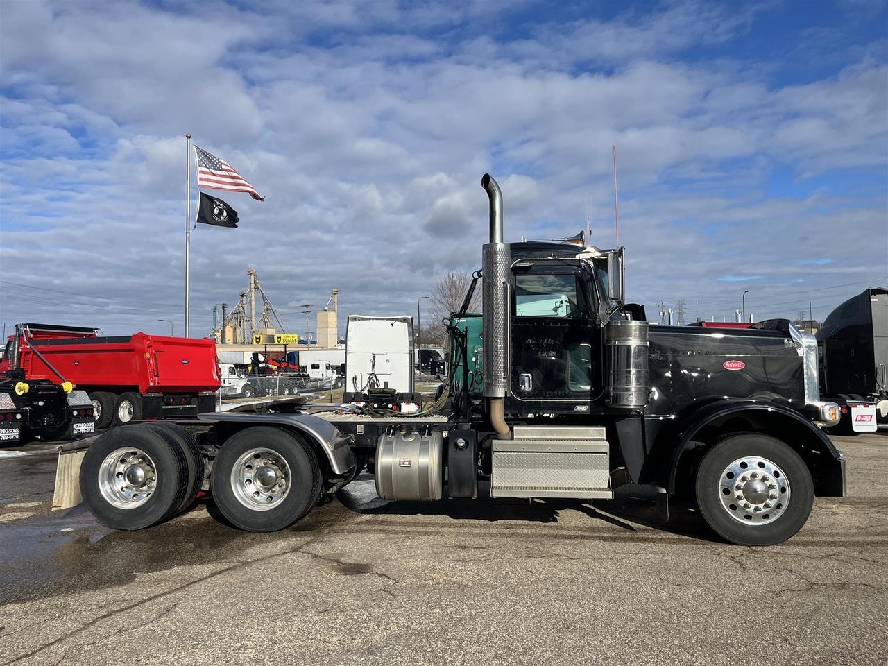 2023 Peterbilt 389 Rochester MN