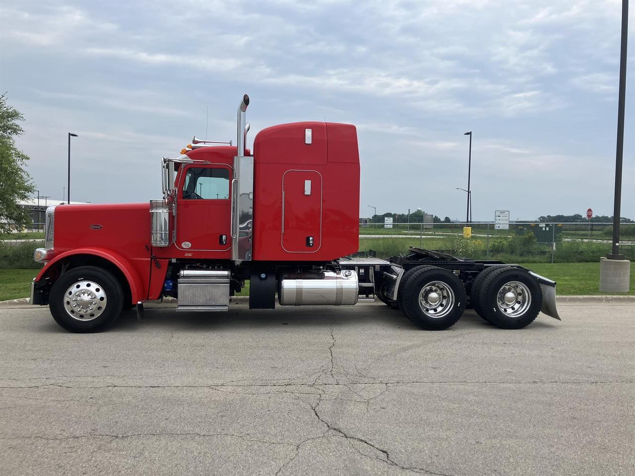 2023 Peterbilt 389 58" Mid Eau Claire WI