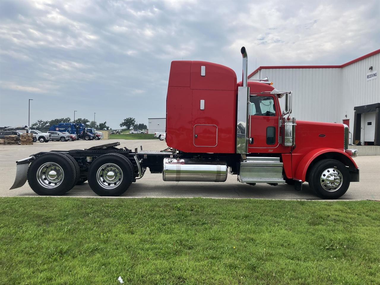 2023 Peterbilt 389 58" Mid Eau Claire WI