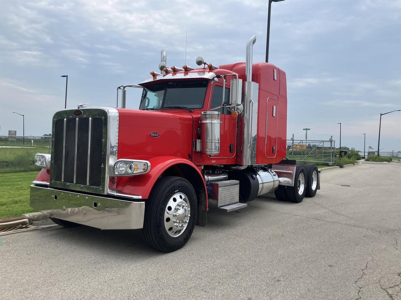 2023 Peterbilt 389 Sleeper