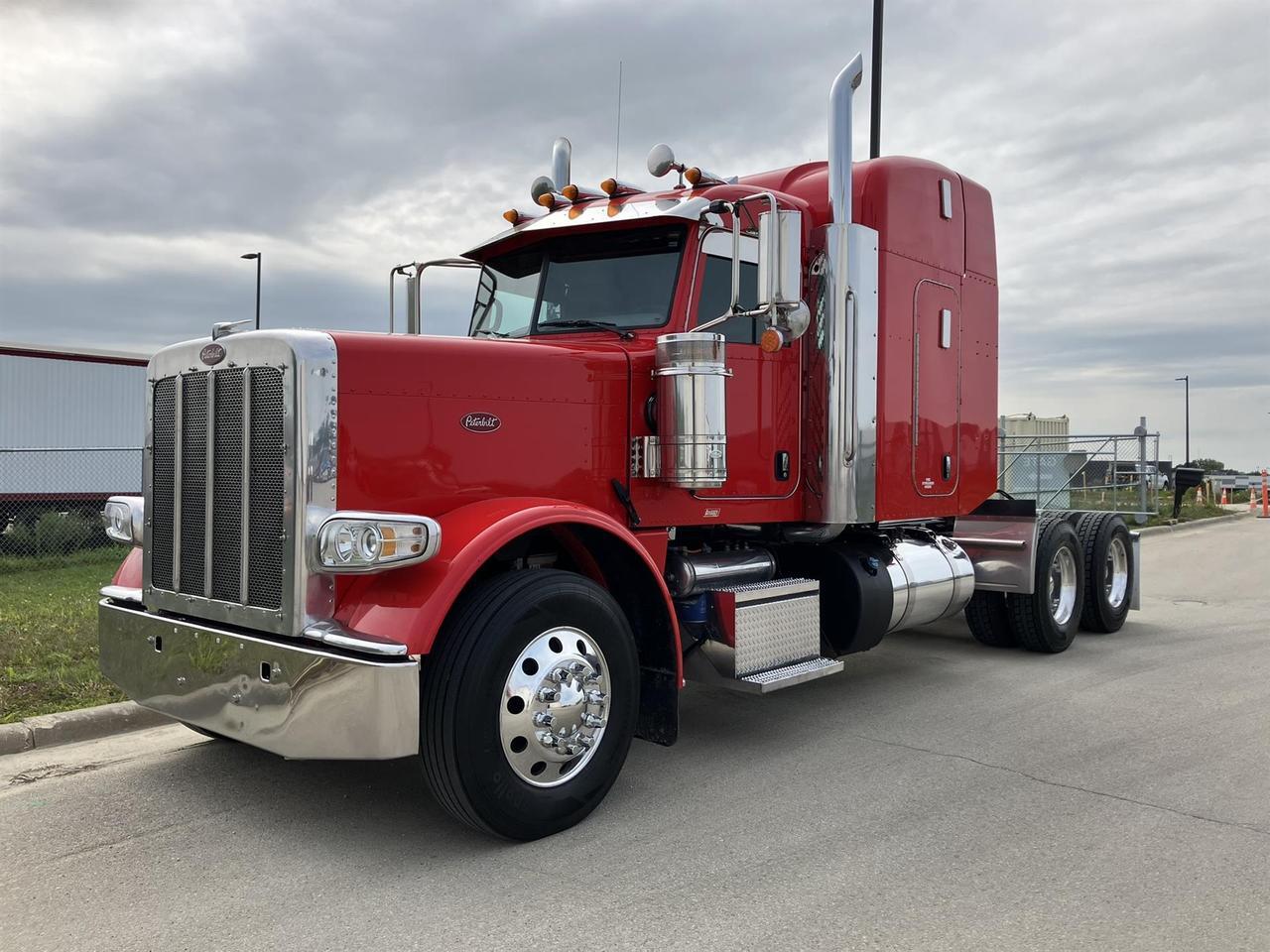 2023 Peterbilt 389