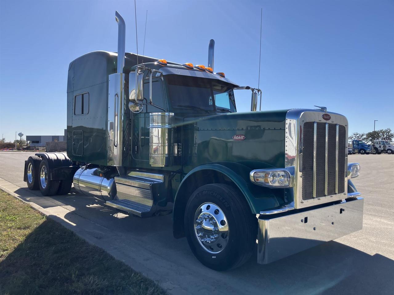 2023 Peterbilt 389