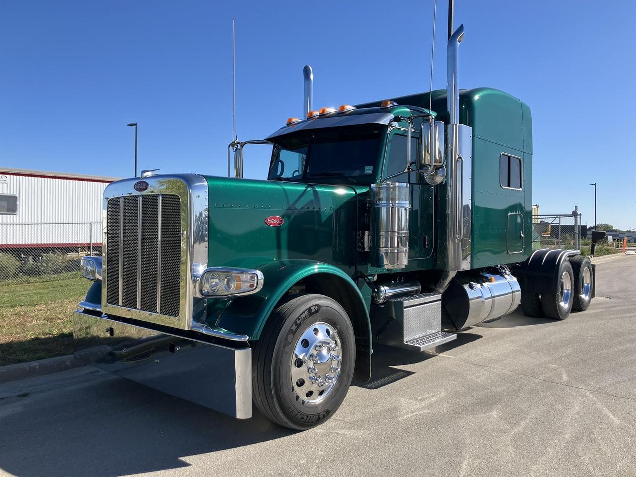 2023 Peterbilt 389
