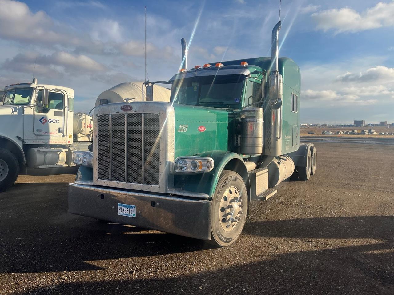 2023 Peterbilt 389