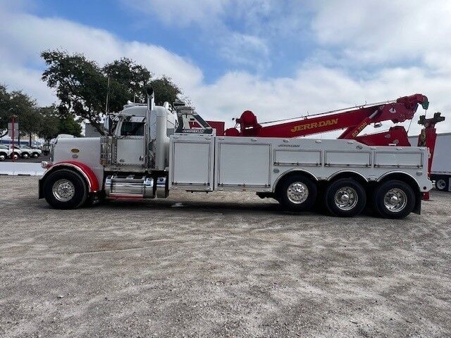 2023 Peterbilt 389 Jerr-Dan 60 Ton Independent Wrecker Truck