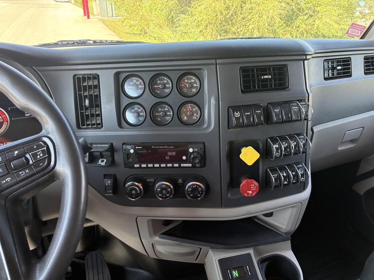 2023 Peterbilt 567 Rochester MN