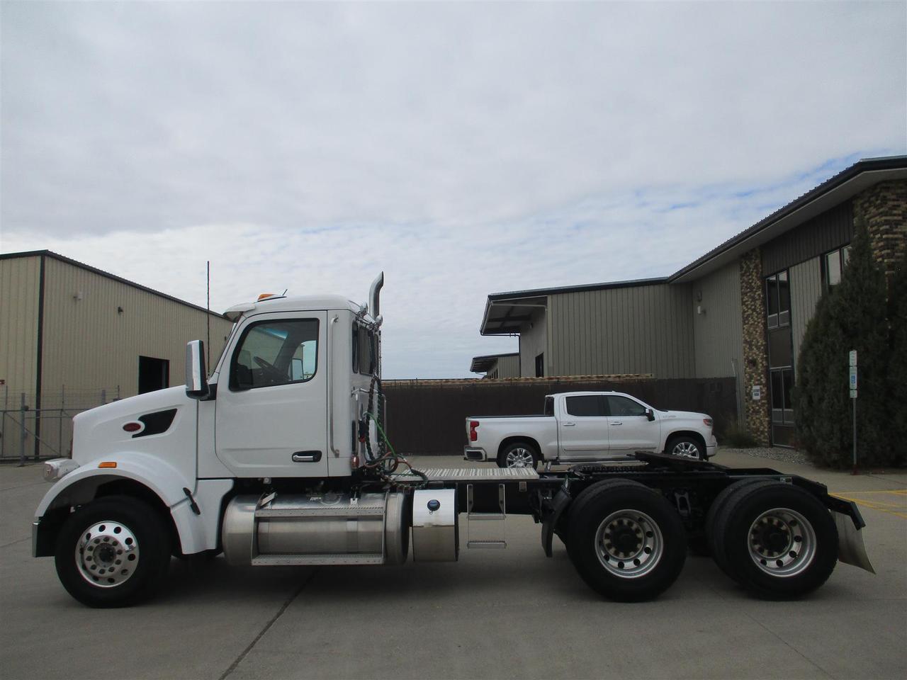 2023 Peterbilt 567 Rochester MN