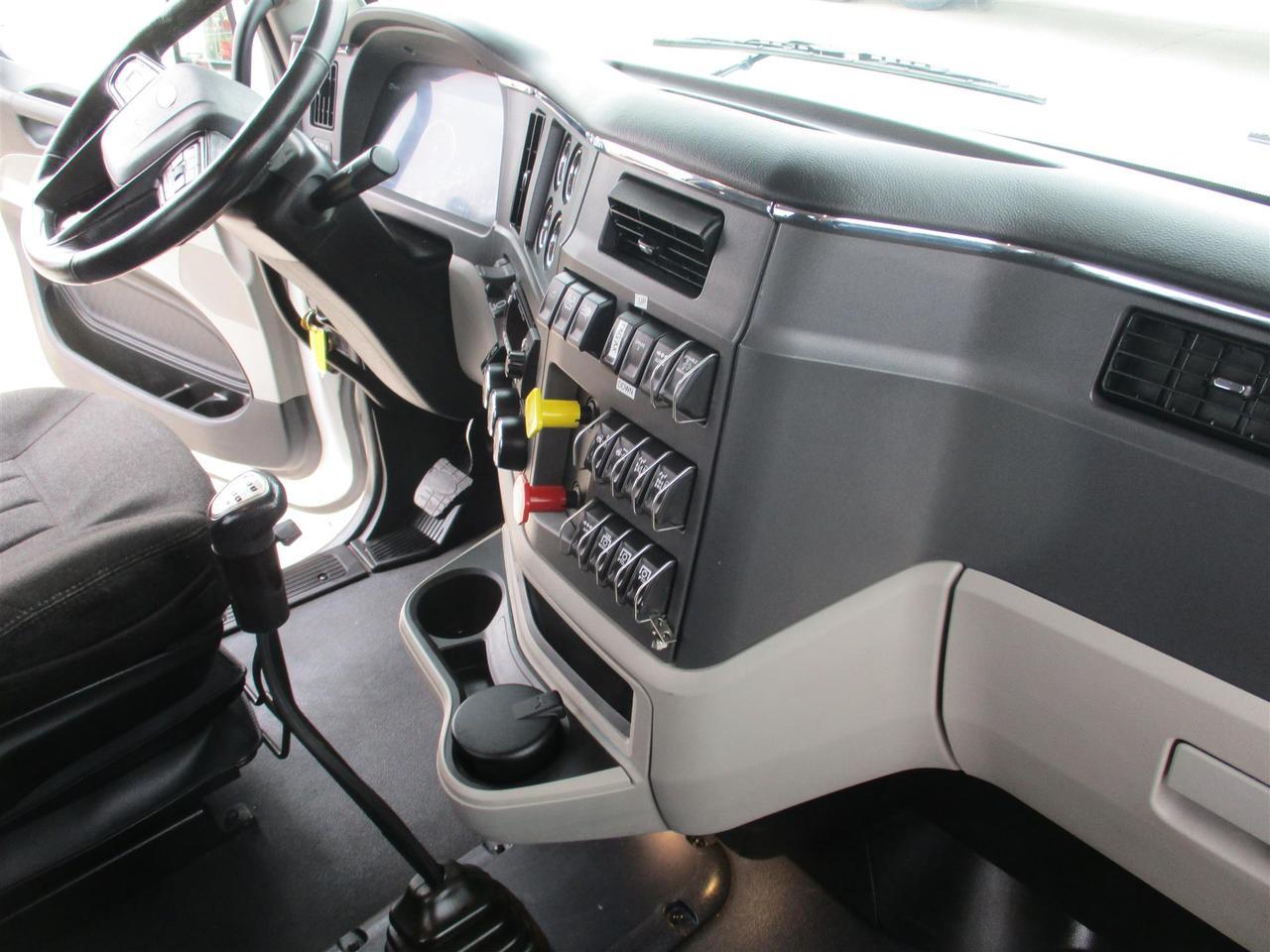 2023 Peterbilt 567 Rochester MN