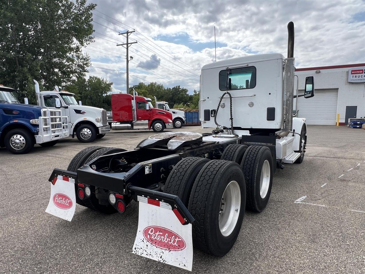 2023 Peterbilt 567 Rochester MN