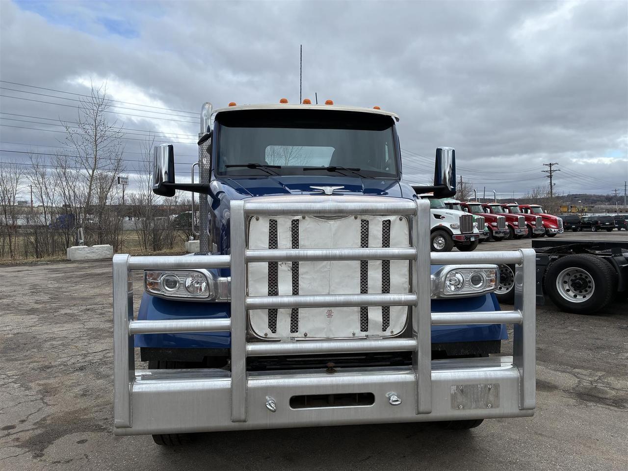 2023 Peterbilt 567 Rochester MN