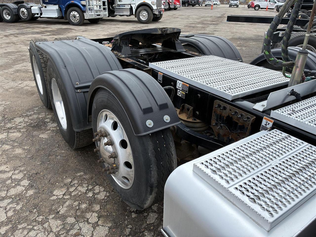 2023 Peterbilt 567 Rochester MN