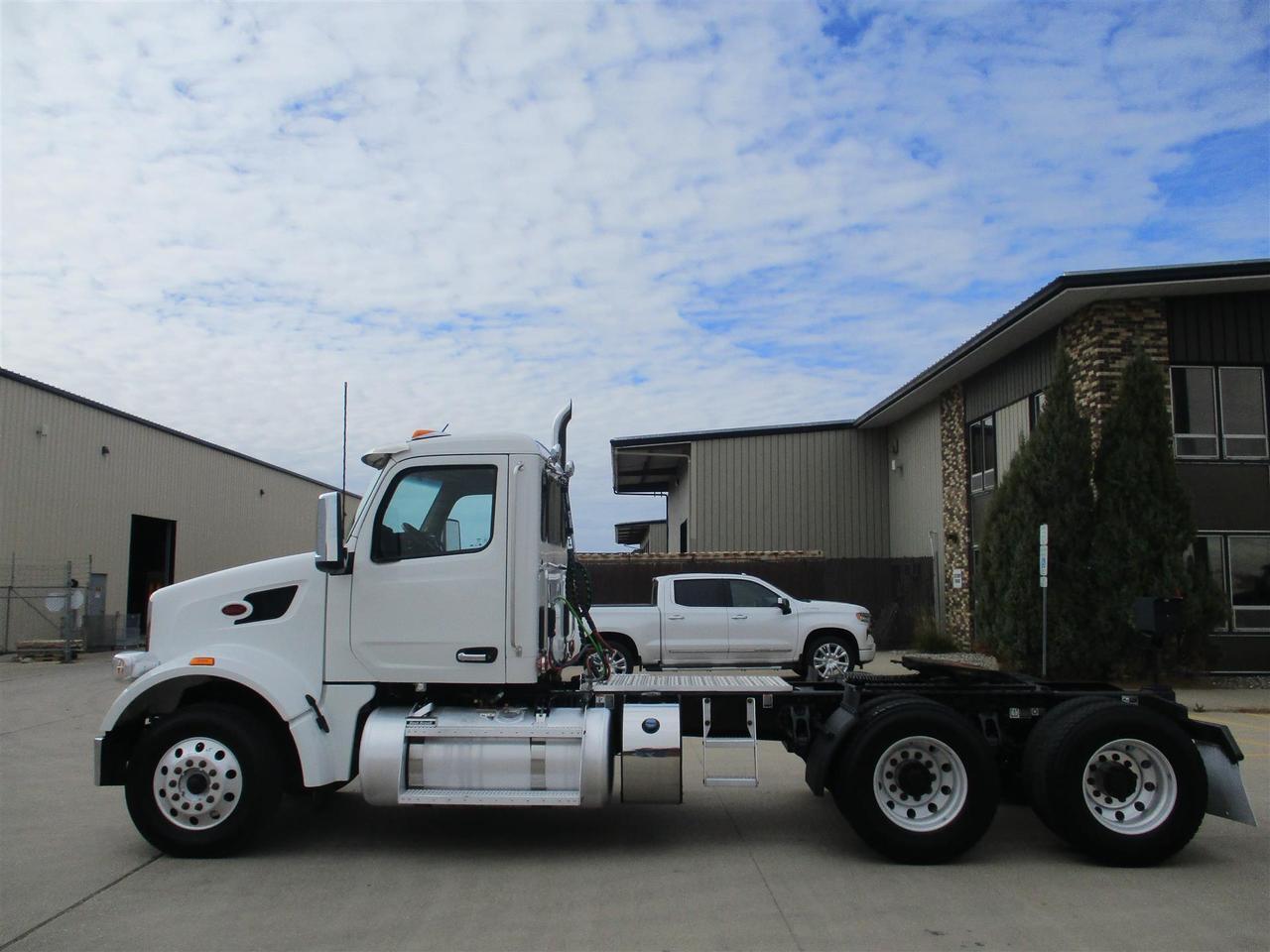 2023 Peterbilt 567 Fargo ND