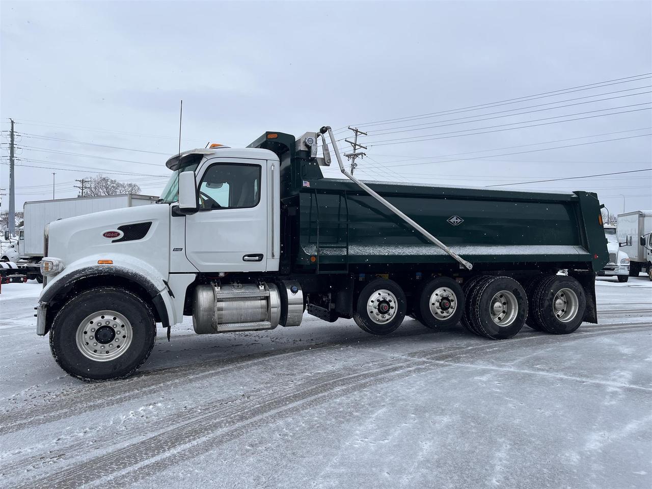 2023 Peterbilt 567
