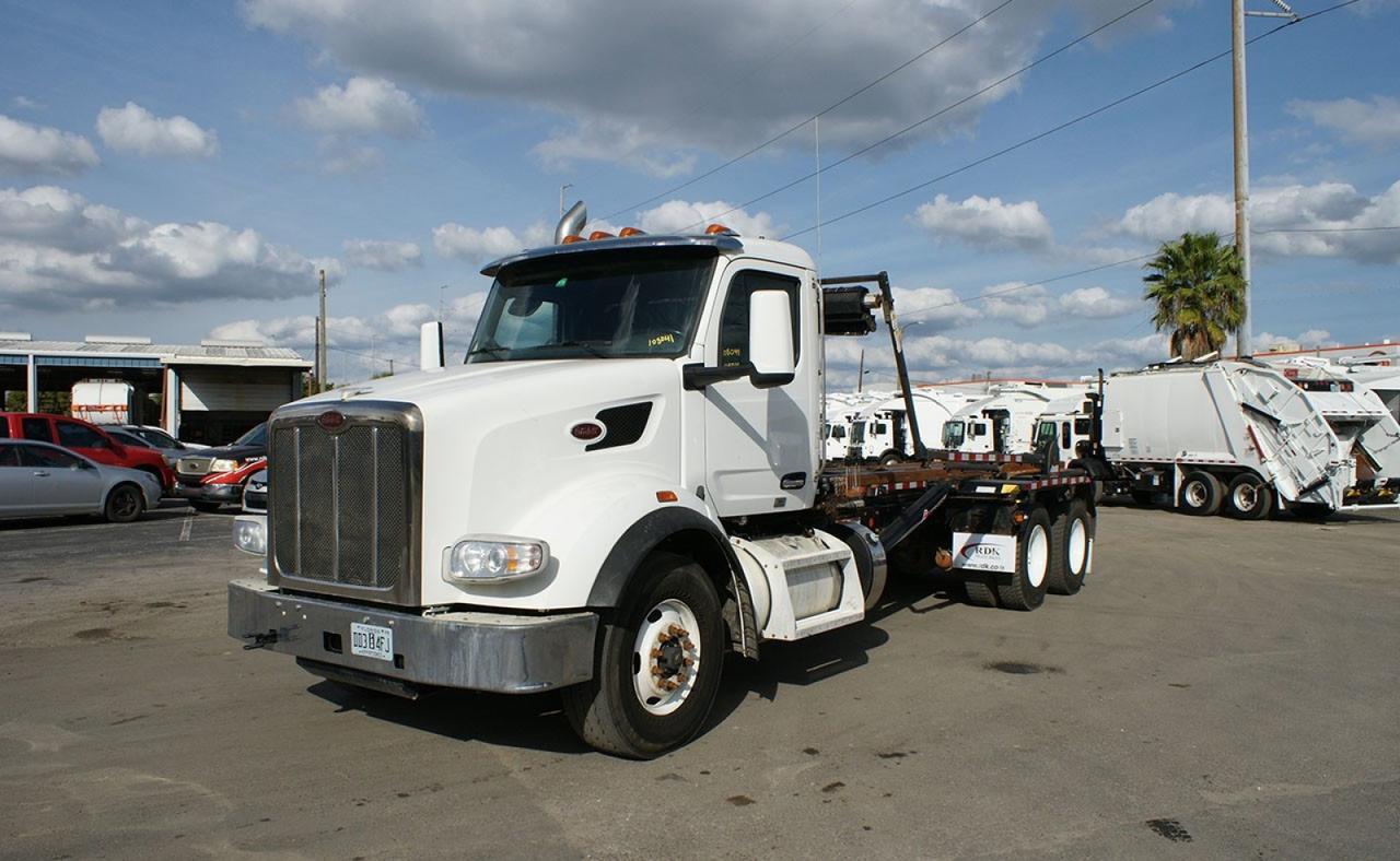 2023 Peterbilt 567 60,000 lb Pac Mac Roll Off Truck