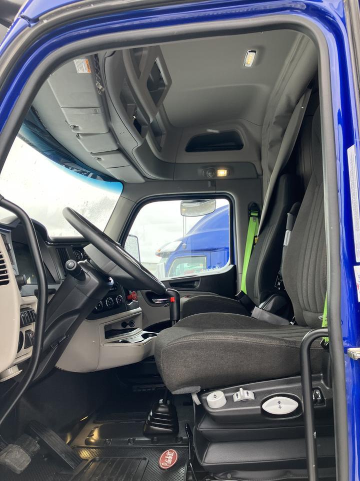 2023 Peterbilt 567 80" High Roof Rochester MN