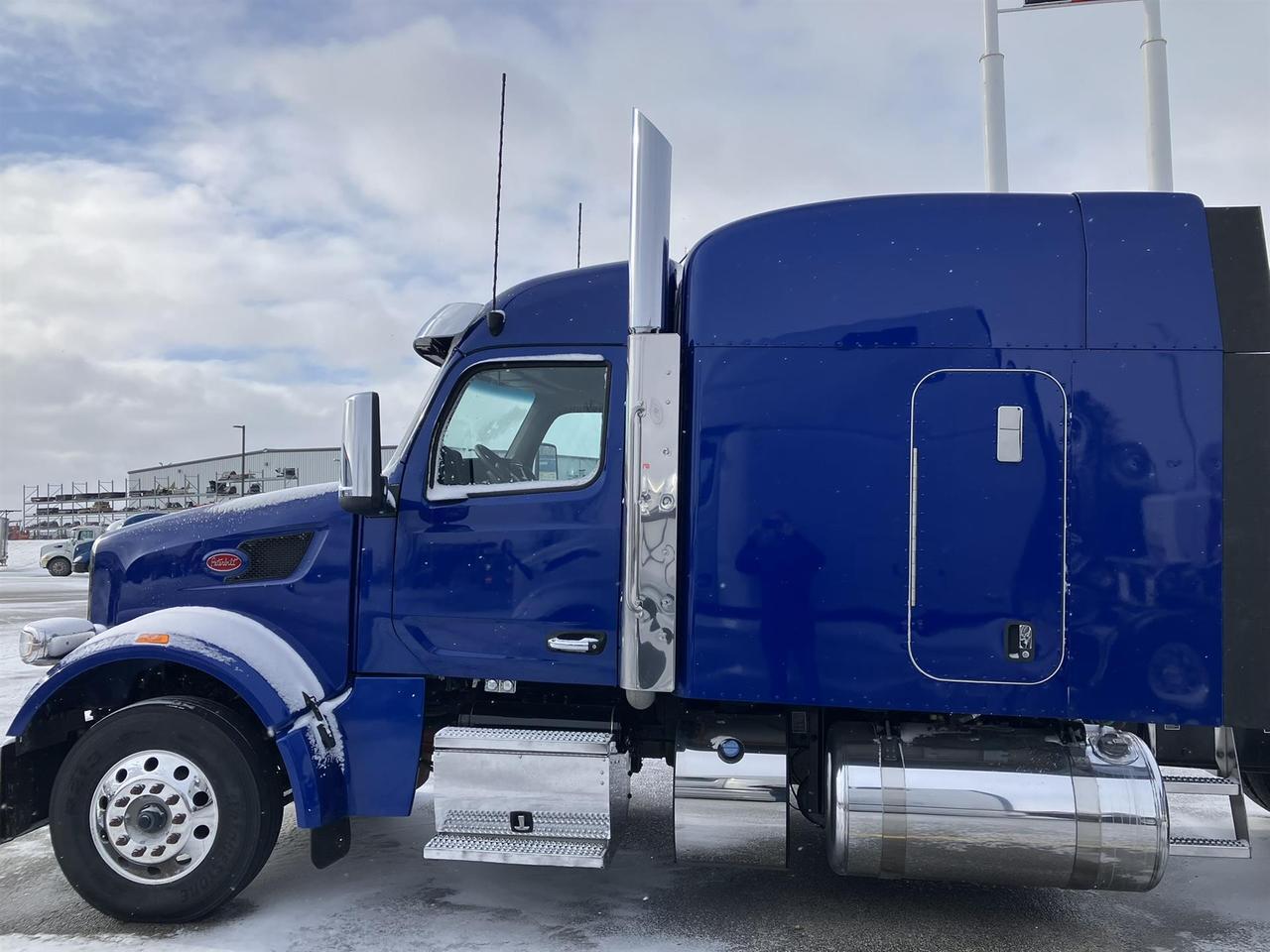 2023 Peterbilt 567